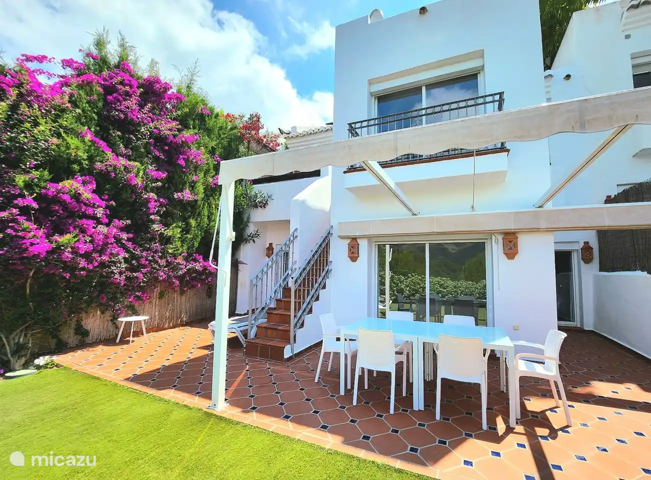 Genießen Sie Ihre Mahlzeit oben oder unten, drinnen oder draußen!