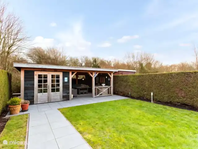 Location de Vacances Pays-Bas, Zélande, Kamperland, maison de vacances - Maison de vacances de luxe près de la plage Abri de jardin de la maison de vacances à Kamperland (Zélande, Pays-Bas)