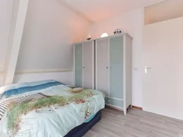 Location de Vacances Pays-Bas, Zélande, Kamperland, maison de vacances - Maison de vacances de luxe près de la plage Chambre et placard de la maison de vacances à Kamperland (Zélande, Pays-Bas)