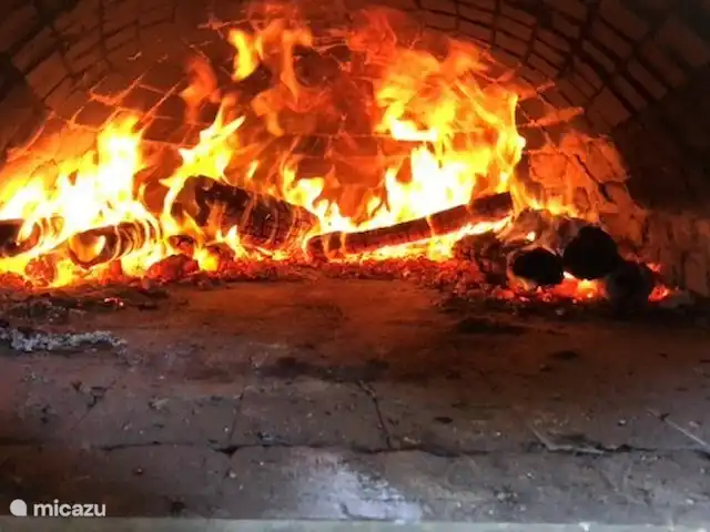 't Sjöpke | Pays-Bas, Limbourg, Margraten - maison de vacances Le four est allumé et nous préparons de délicieuses pizzas au four à pierre.
