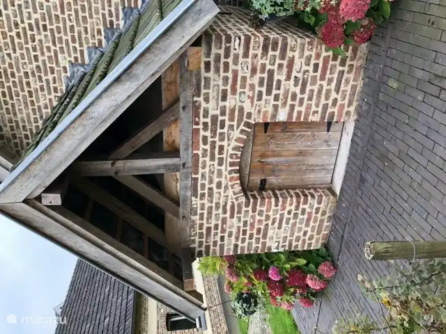 The oven in which the breads and pies used to be baked has been completely restored to its original state. In winter, we fire it up and revive old times.  