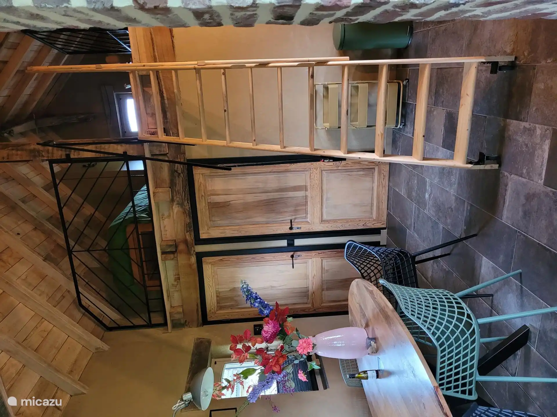 Miller's staircase, possibility of retracting.