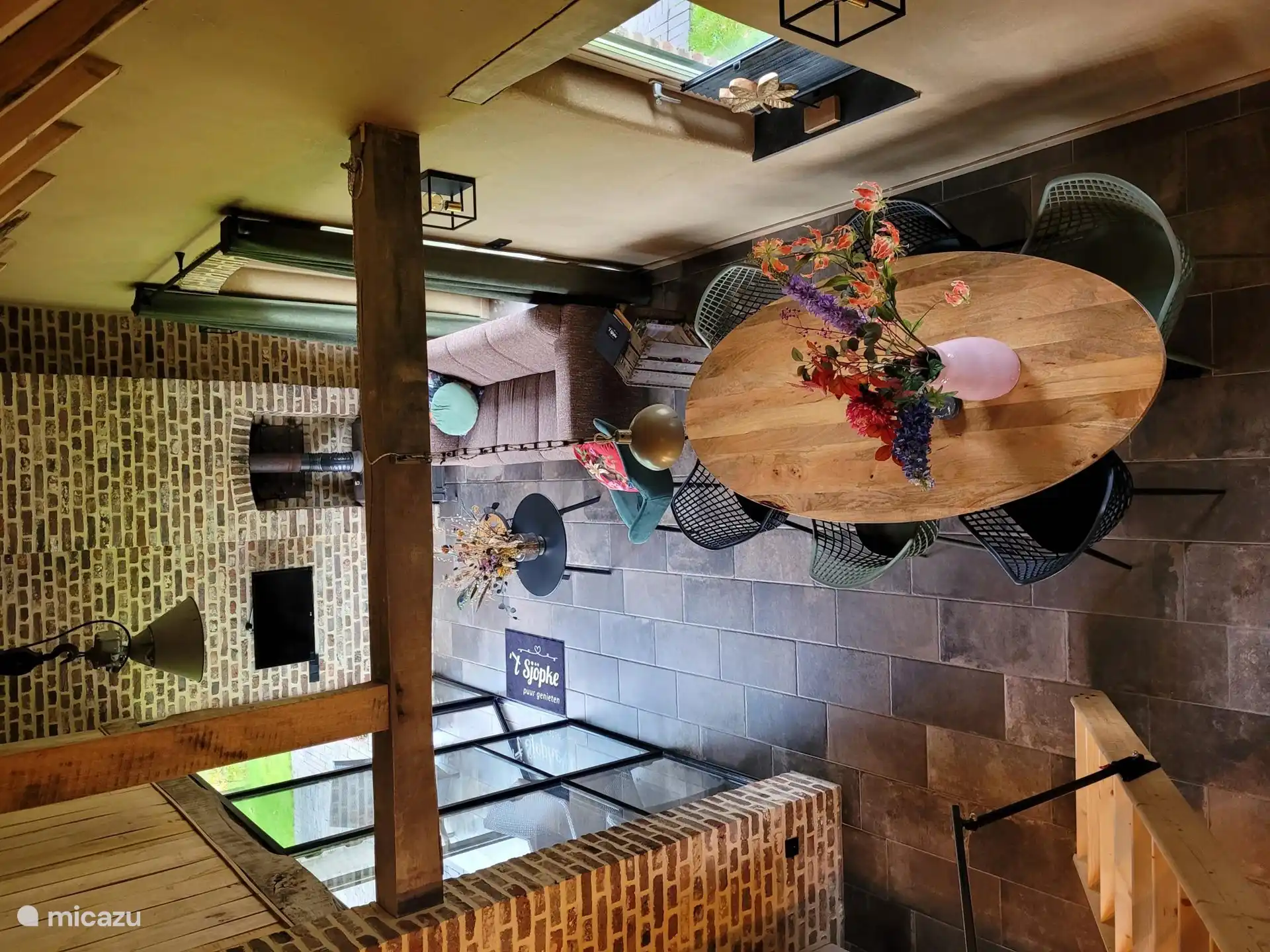 Top view of the living room.