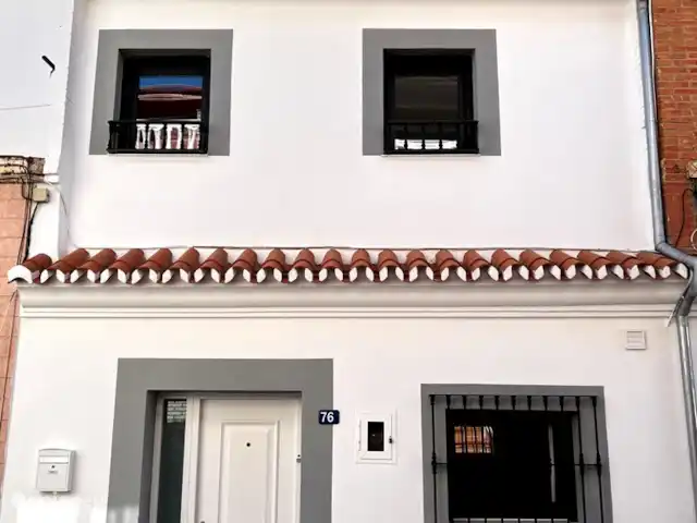 Beach House El Palo La Tierra Sur huren in Spanje, Costa del Sol, Málaga - vakantiehuis La Tierra Sur Beach House Malaga El Palo is een mooi gerestaureerd authentiek vissershuisje uit 1948 en ligt in een rustig voetgangerstraatje.