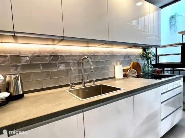 Beach House El Palo La Tierra Sur huren in Spanje, Costa del Sol, Málaga - vakantiehuis Een complete keuken met een aparte kraan met gefilterd kraanwater. Geen gezeul met waterflessen meer; wel zo goed voor het milieu!