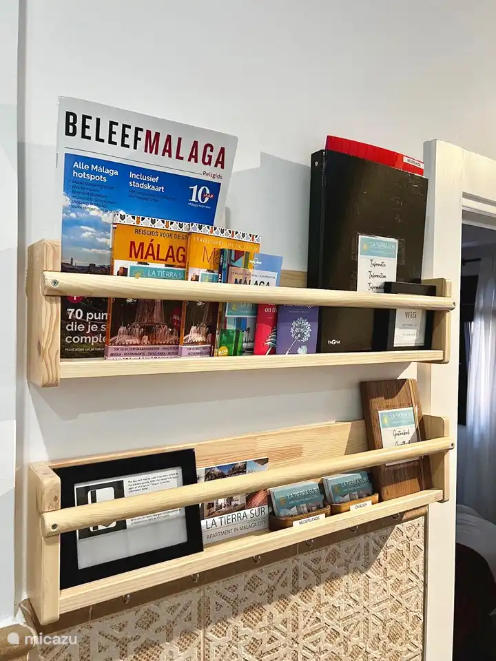 We have both Dutch and English travel guides that can be used by the guests. In addition, there is also an extensive information guide with our own (eating) tips.