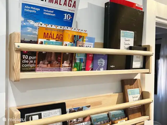 Beach House El Palo La Tierra Sur huren in Spanje, Costa del Sol, Málaga - vakantiehuis We hebben zowel Nederlandse als Engelse reisgidsen die gebruikt mogen worden door de gasten. Daarnaast ook nog een uitgebreide informatiegids met onze eigen (eet)tips.