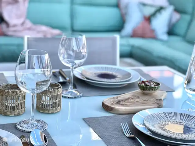Beach House El Palo La Tierra Sur huren in Spanje, Costa del Sol, Málaga - vakantiehuis Er zijn veel heerlijke restaurantjes in de buurt te vinden. Maar ook in het huis is het heerlijk eten op het terras.