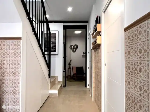 Beach House El Palo La Tierra Sur huren in Spanje, Costa del Sol, Málaga - vakantiehuis De ruime hal met aan het einde de werkkamer.