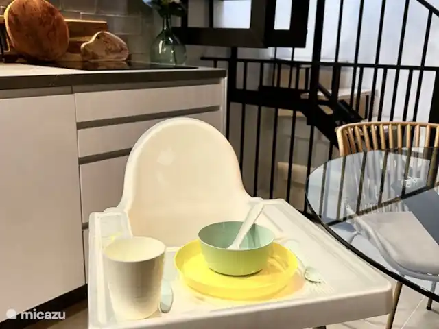 Beach House El Palo La Tierra Sur huren in Spanje, Costa del Sol, Málaga - vakantiehuis Ook aan de kleintjes is gedacht. Op aanvraag hebben we een kinderbedje en kinderstoel beschikbaar. Ook kinderbordjes en bestek is aanwezig.