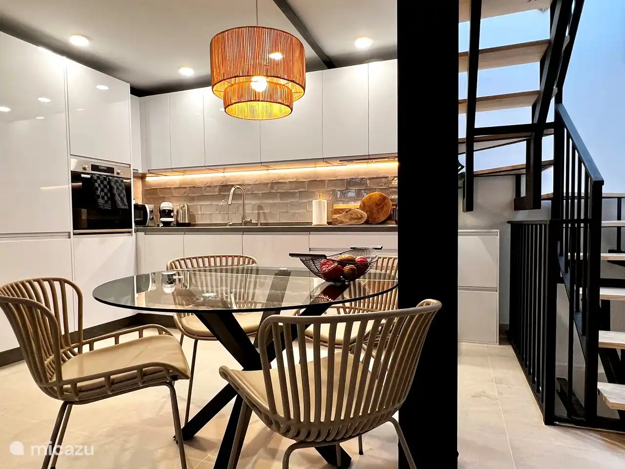 A nice dining area with comfortable chairs.