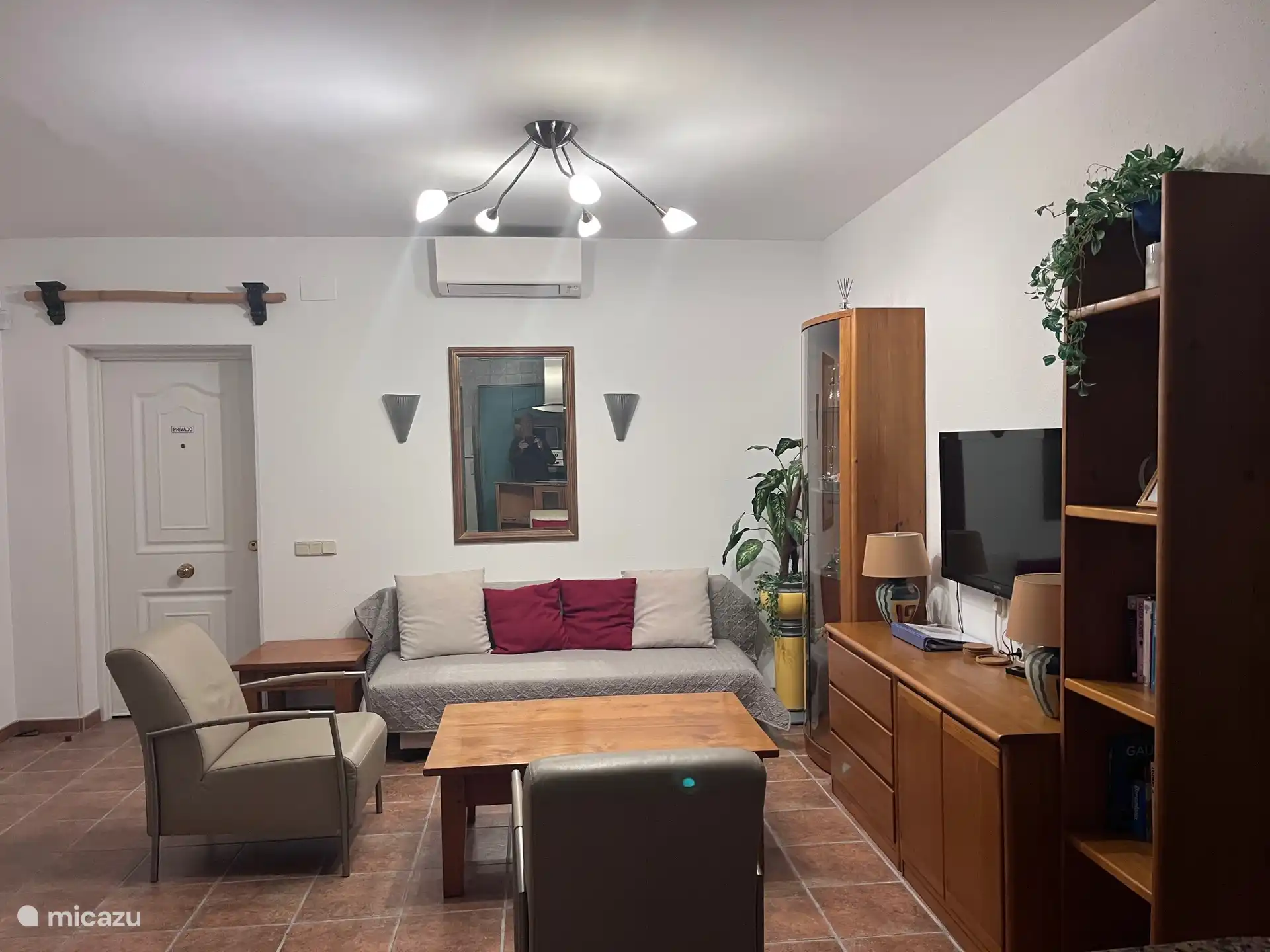 Zona de estar del apartamento 3 con sofá cama doble