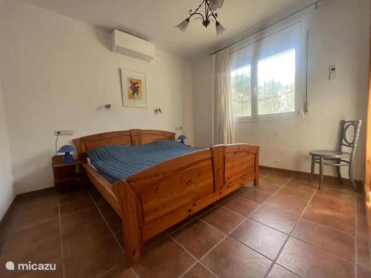 Dormitorio 6. El dormitorio del apartamento 3 tiene una cama de matrimonio de 160x200 y un gran armario empotrado.