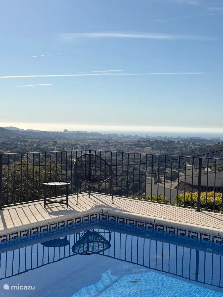 Prachtig uitzicht ook vanaf het zwembad