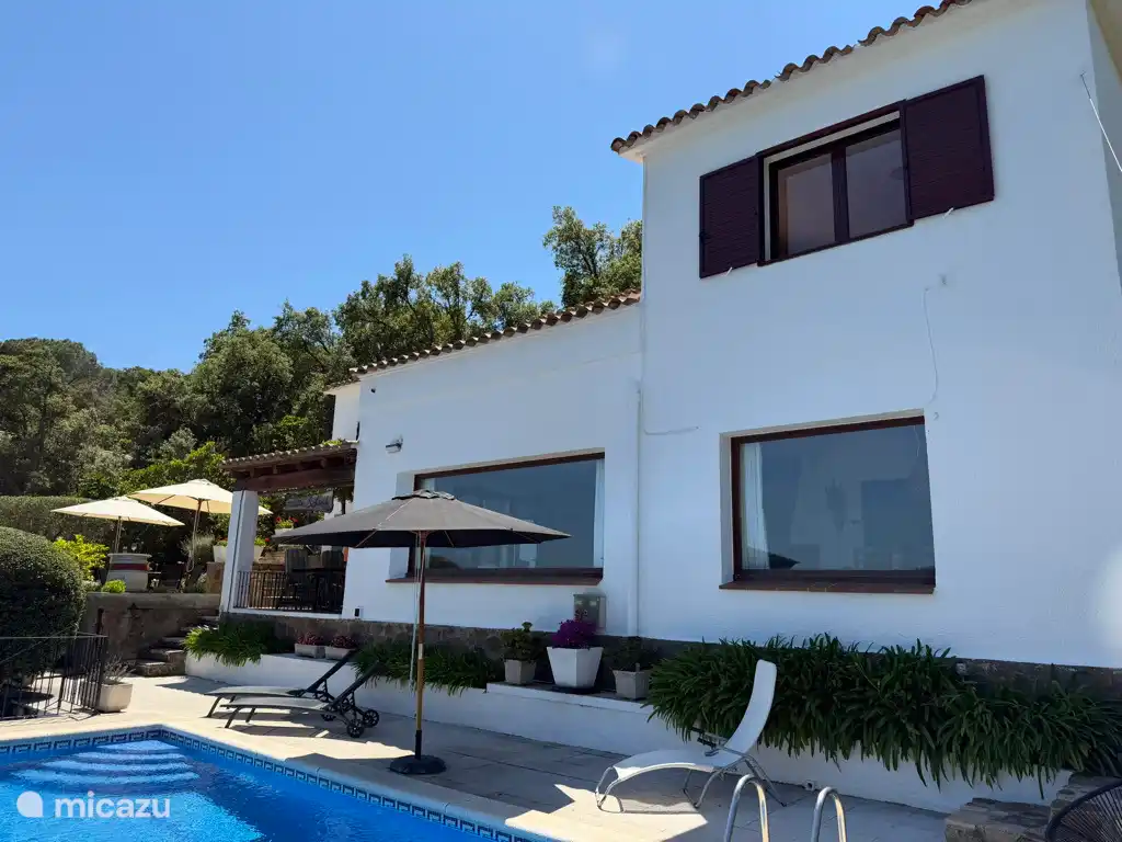Nuestra villa con varias terrazas