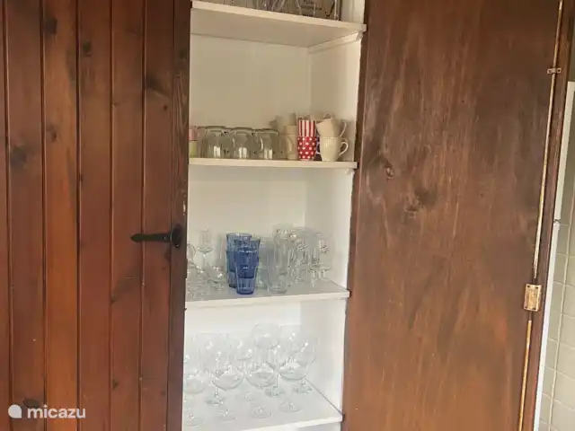 Villa Schenk | Espagne, Costa Brava, Calonge - villa Un placard de cuisine avec toute la verrerie