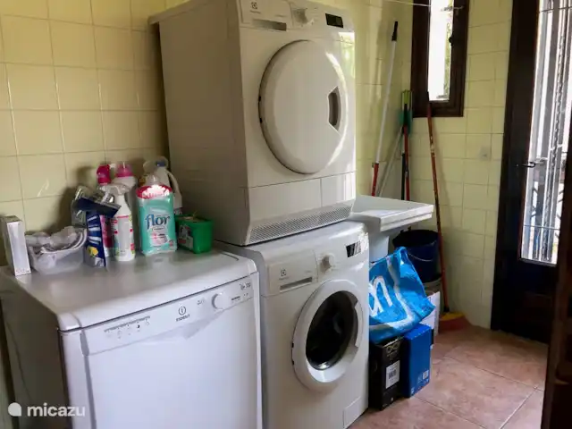 Villa Schenk | Espagne, Costa Brava, Calonge - villa La buanderie avec lave-linge, sèche-linge et lave-vaisselle (et placards de rangement)