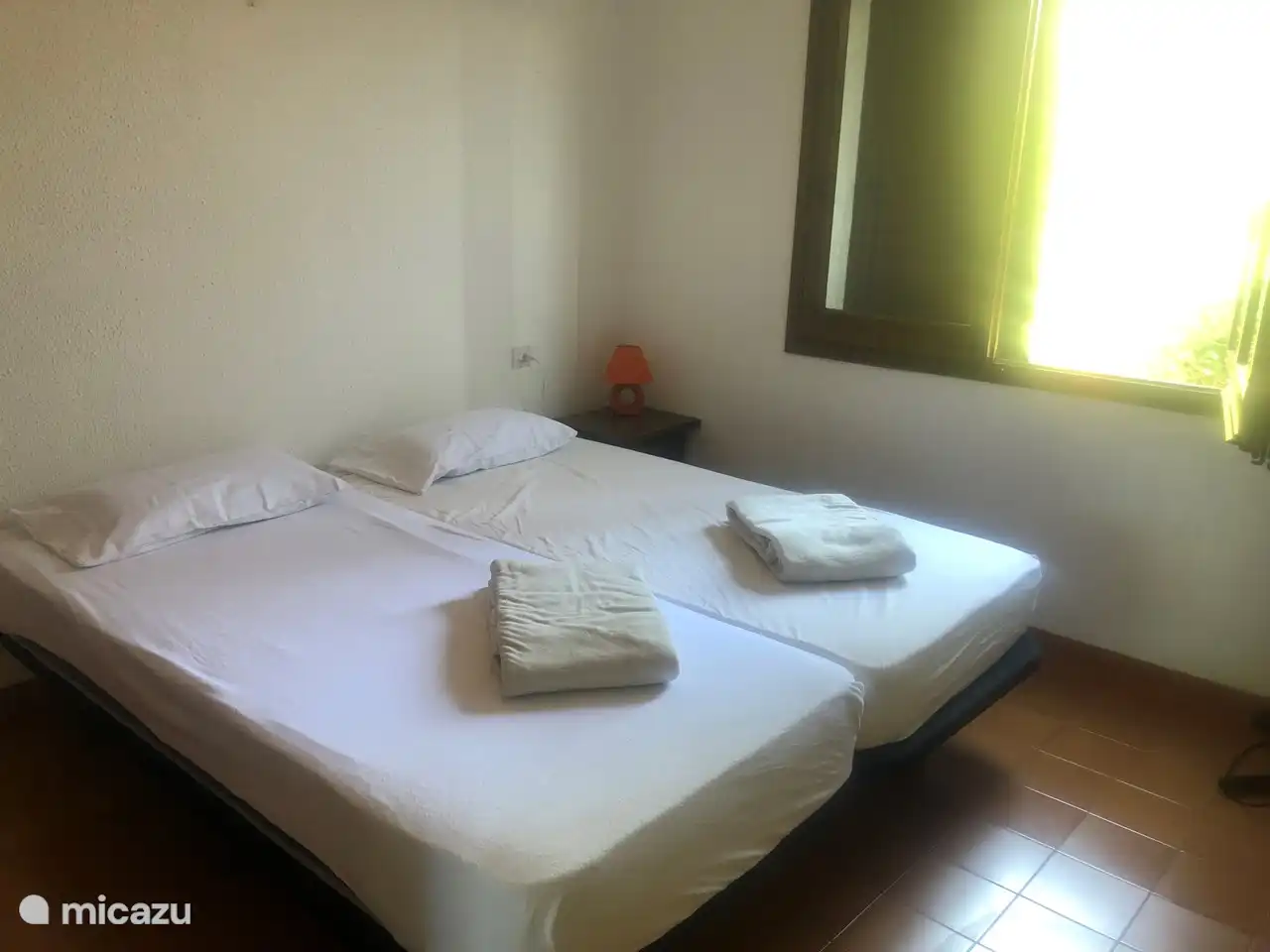 2. Schlafzimmer im 1. Stock Gästehaus mit eigenem Bad (Dusche/Waschbecken)