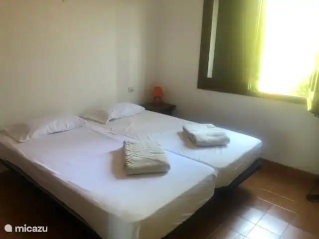 Villa Schenk | Espagne, Costa Brava, Calonge - villa 2ème chambre au 1er étage maison d'amis avec salle de bain privative (douche/lavabo)