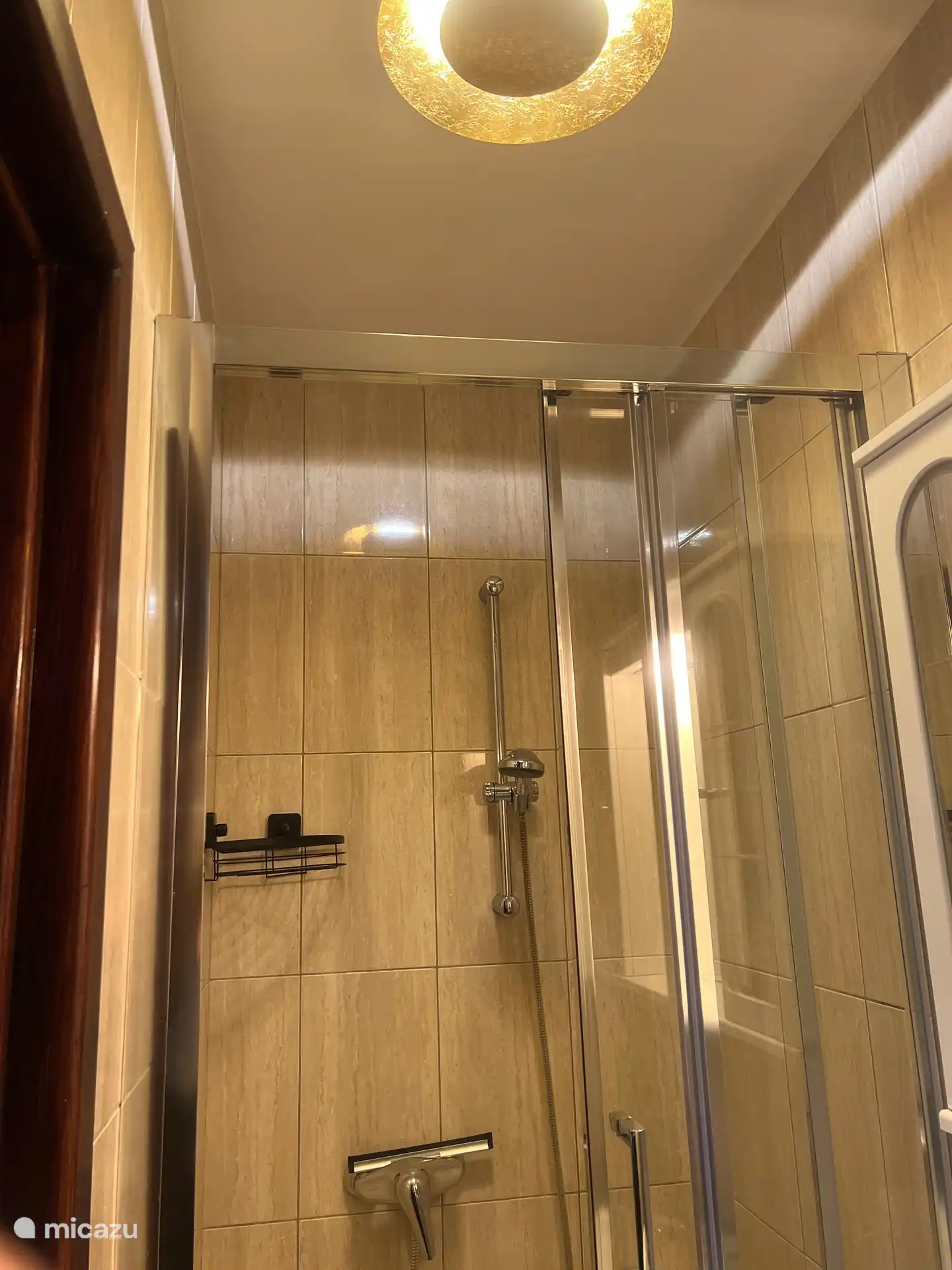 Eine der Duschen im Hauptwohnsitz