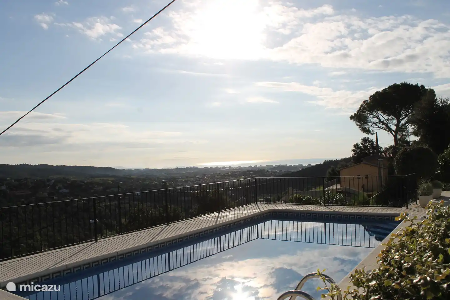 Schwimmbad mit schöner Aussicht