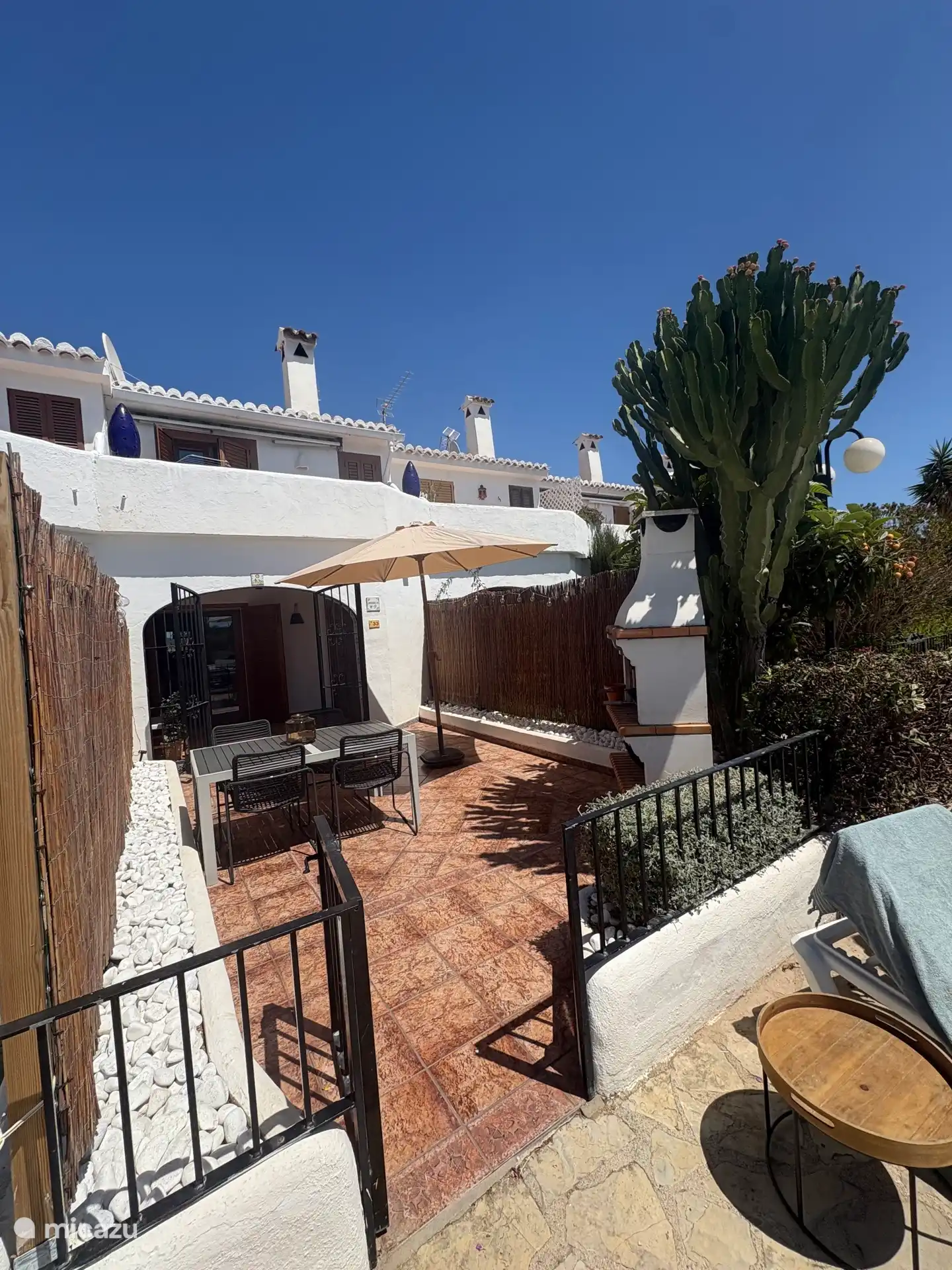 Garden (6 chairs available and 4 sunbeds)