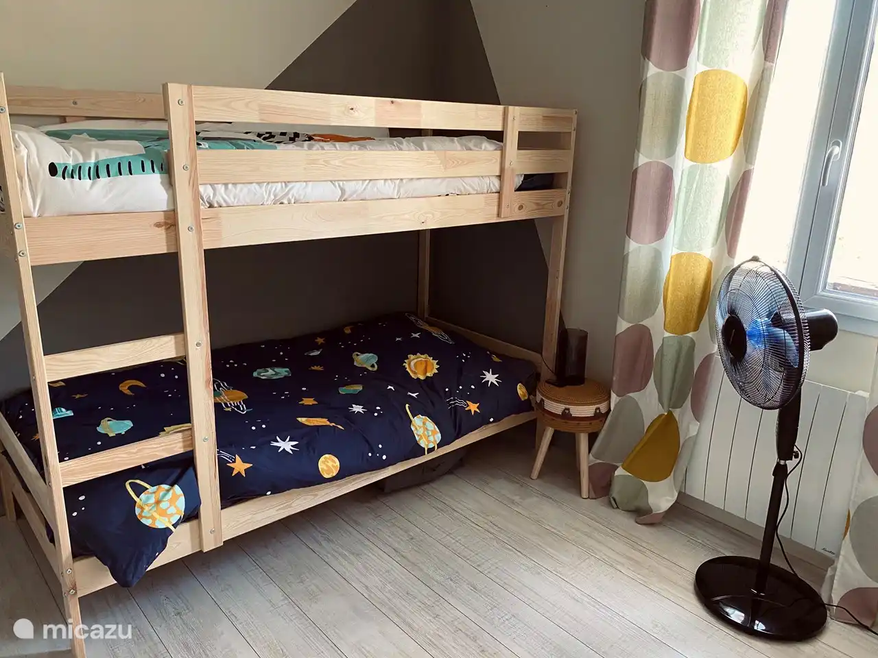 Schlafzimmer für die Kinder. 1 Etagenbett und 1 Einzelbett.