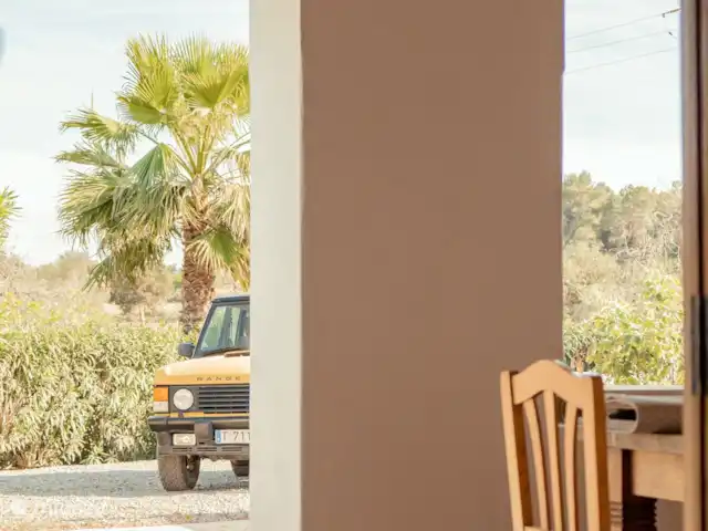 Casa Mariposa | Espagne, Ibiza, Sant Miquel de Balansat - finca Vue sur le parking