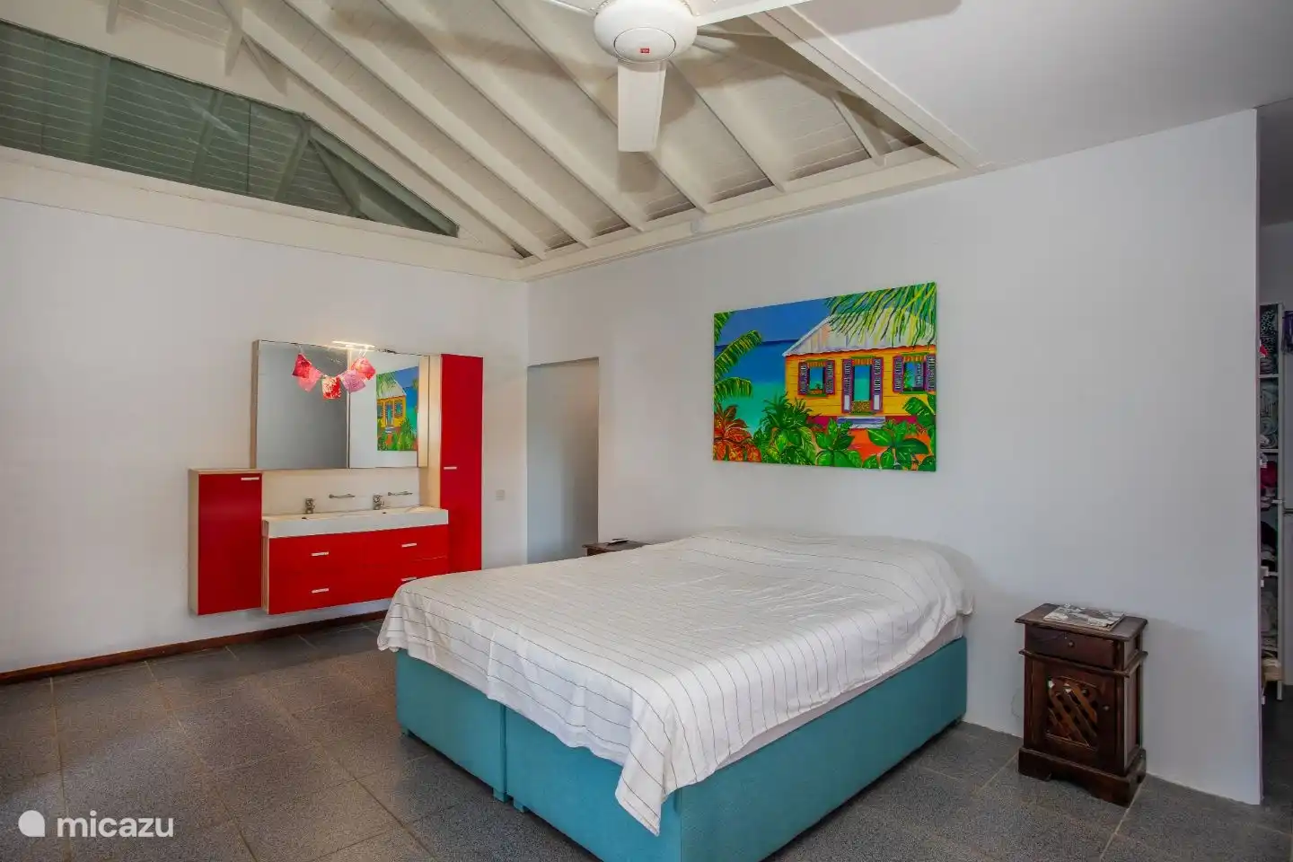 Dormitorio principal con baño en suite