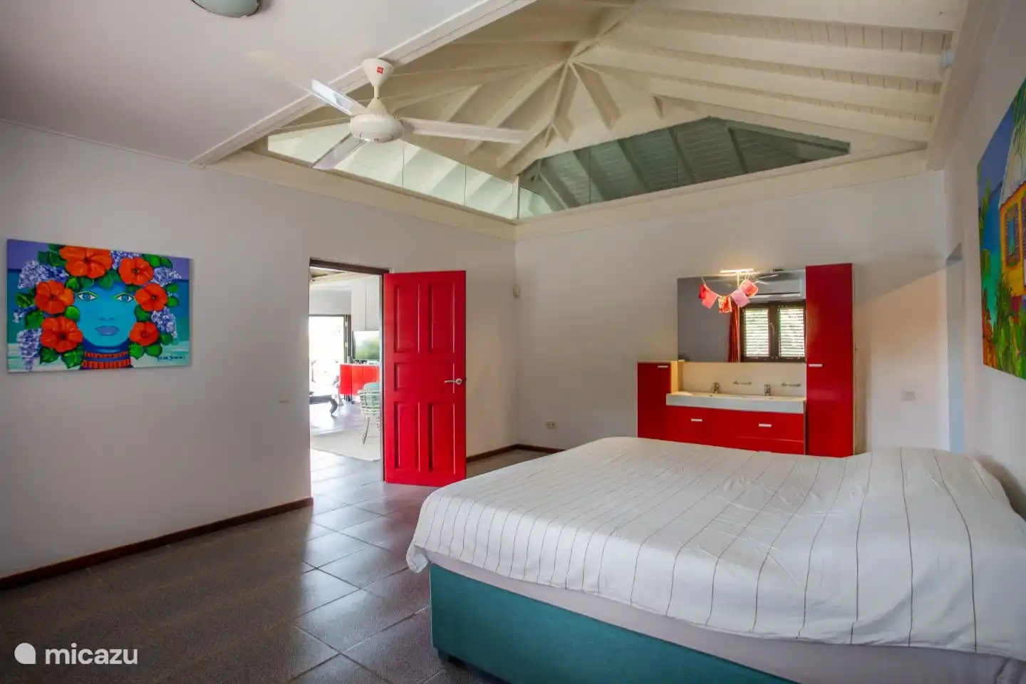 Dormitorio principal con baño en suite