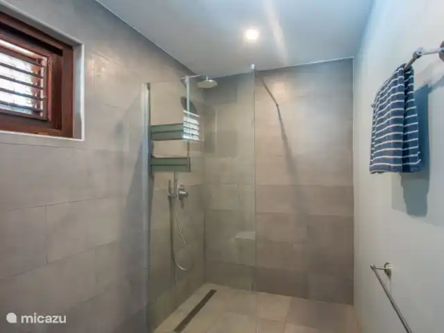 Piscadera Bay Resort 18 | Curaçao, Curaçao-Centre, Piscadera - bungalow salle de bain chambre parentale