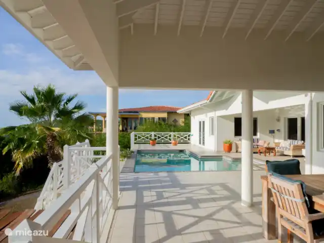 Villa Happy View huren in Curaçao, Banda Abou (west), Coral Estate, Rif St.Marie - villa Porch met eettafel