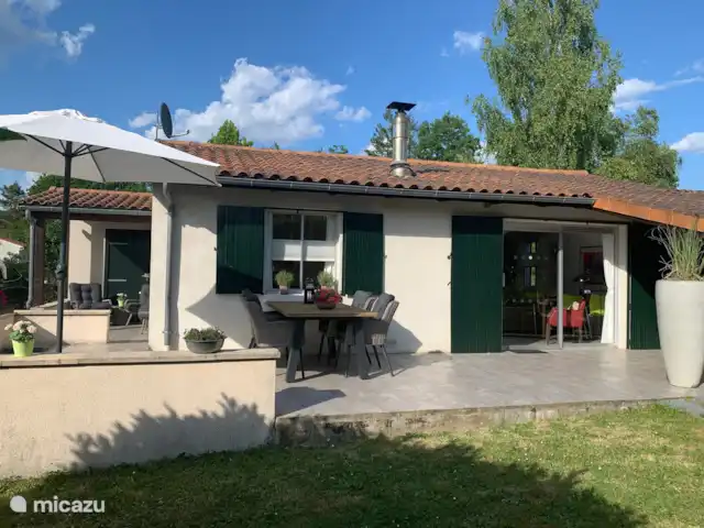 Location de Vacances France, Charente, Écuras, maison de vacances - Village le Chat Location de Vacances France, Charente, Écuras, maison de vacances - Village le Chat