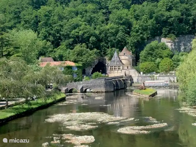 Location de Vacances France, Charente, Écuras, maison de vacances - Village le Chat Brantôme aussi appelée la Venise de la France. Marché hebdomadaire atmosphérique tous les vendredis
