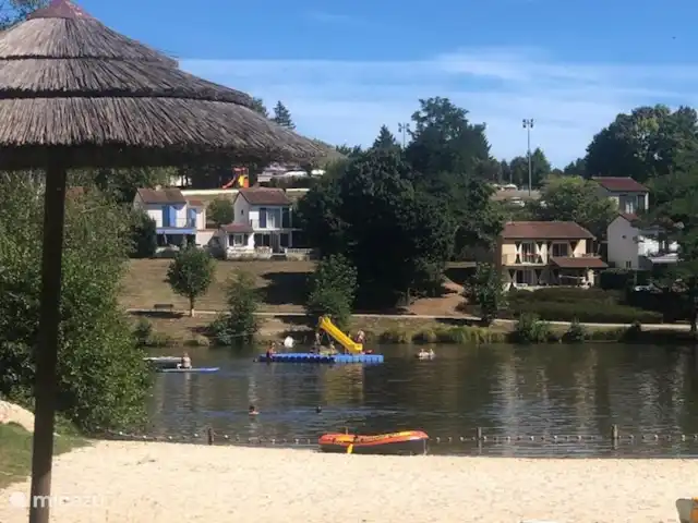Location de Vacances France, Charente, Écuras, maison de vacances - Village le Chat plage au bord du lac
