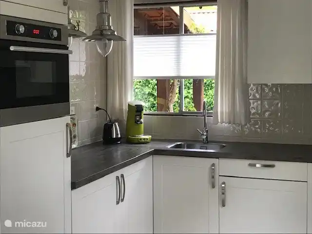 Location de Vacances France, Charente, Écuras, maison de vacances - Village le Chat la cuisine est équipée de tous les appareils