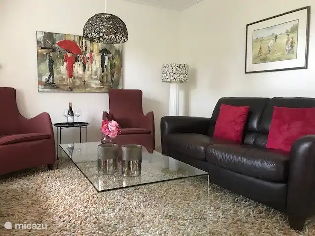 de ruime huskamer biedt plaats aan het hele gezin