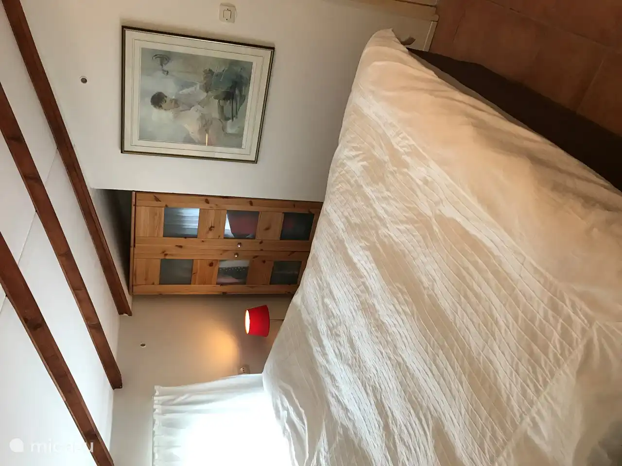 grote slaapkamer met comfortabel hotel boxprings 160 x 200 en voldoende kastruimte