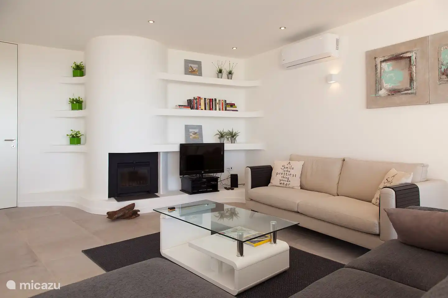 Lounge, il y a maintenant un téléviseur LG OLED