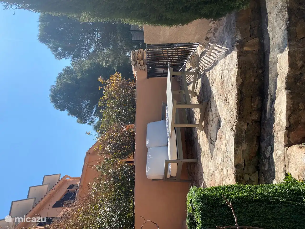 Heerlijk eigen terras om te ontbijten of gewoon even te genieten