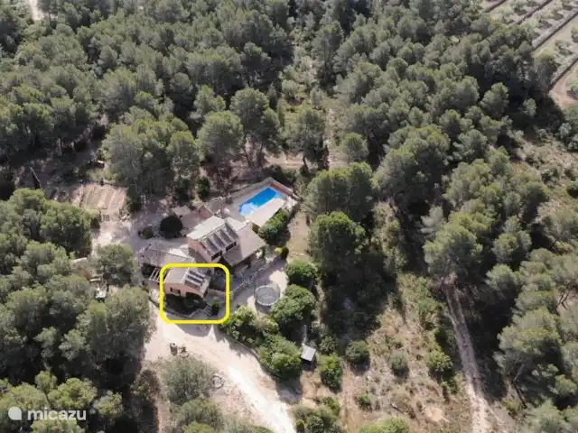 La casita | Espagne, Costa Dorada, Tarragone - pension / maison d’hôtes / chambre privée Notre maison vue du ciel avec la chambre en suite à gauche et la piscine à droite.