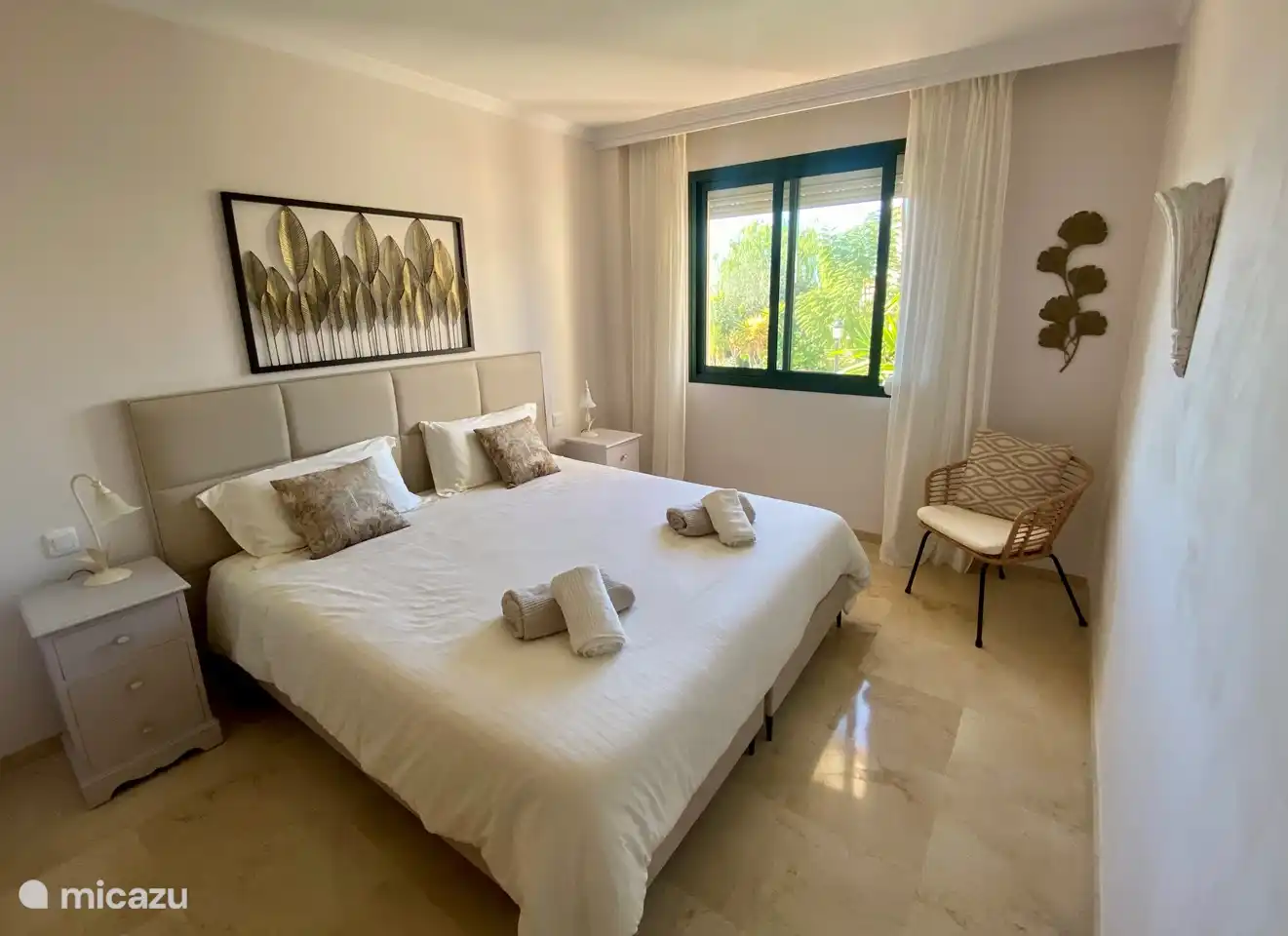 Chambre avec grand lit 180x200