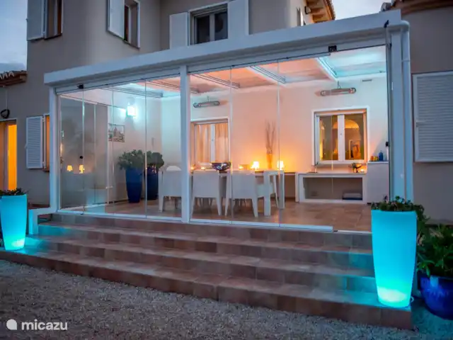 Villa El Pajarero | Espagne, Andalousie, Arenas - appartement Salle de petit-déjeuner le soir