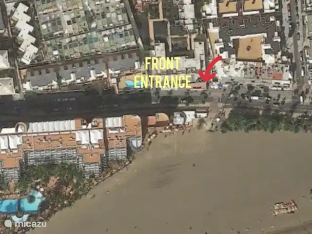 Location de Vacances Espagne, Lanzarote, Puerto del Carmen, appartement - Perla de Playa Grande Depuis le complexe, vous pouvez marcher directement sur le boulevard et la plage