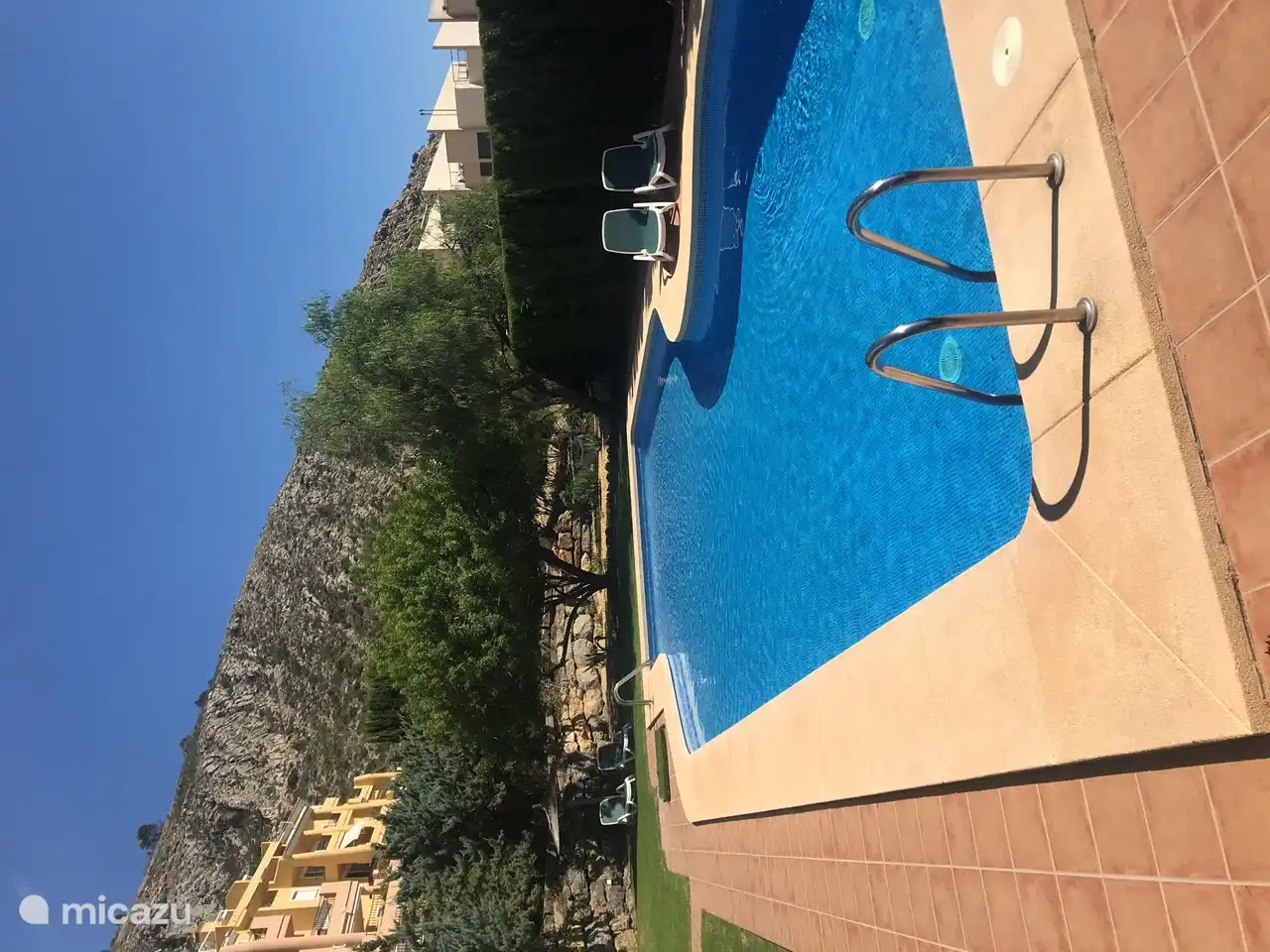 Pool 2, at the same complex. Here you have several shady spots under the trees.