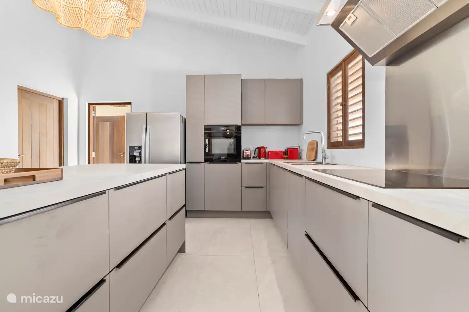 Kas Sinku - Sunrentals Bonaire modern kitchen close up