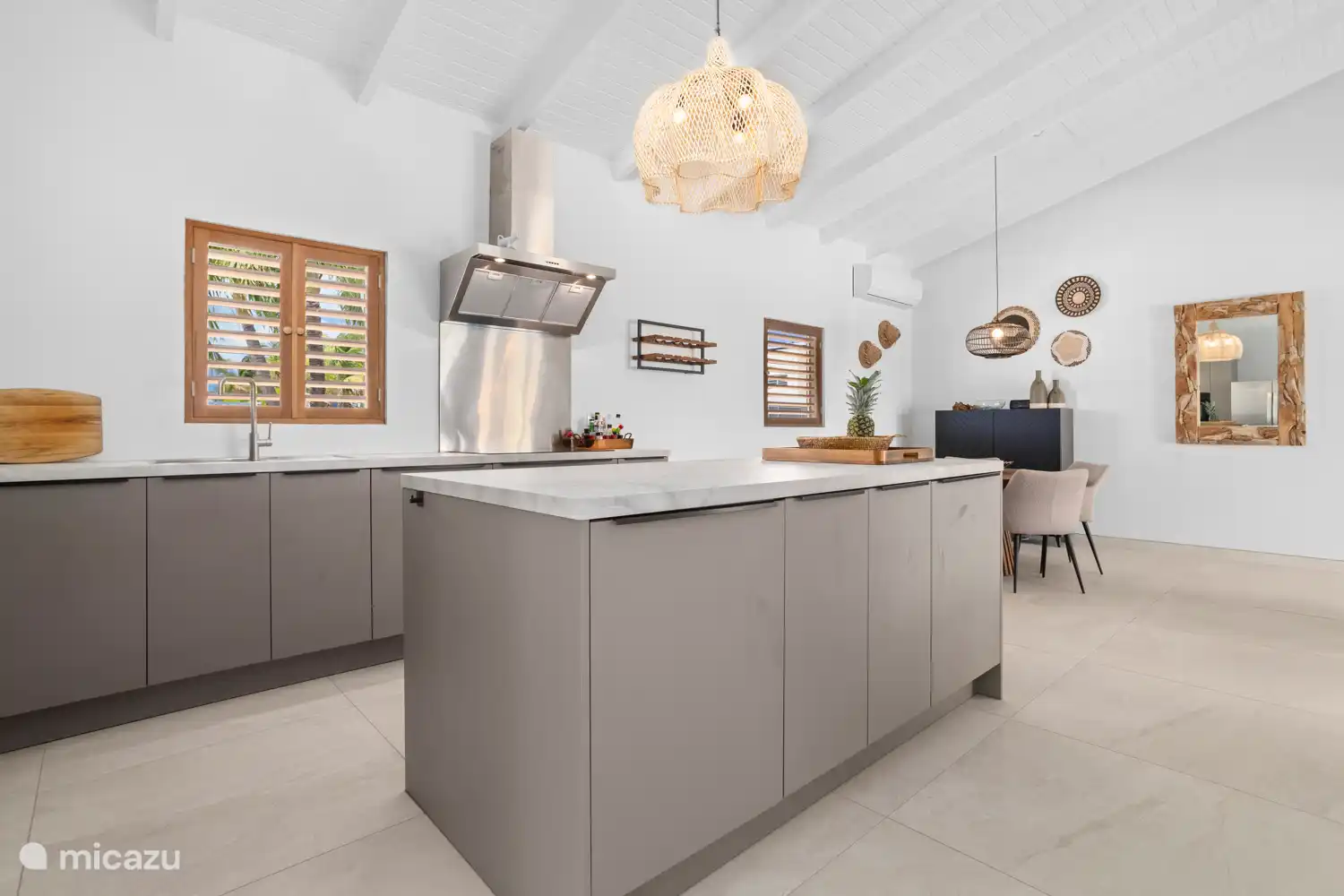 Kas Sinku - Sunrentals Bonaire modern kitchen 