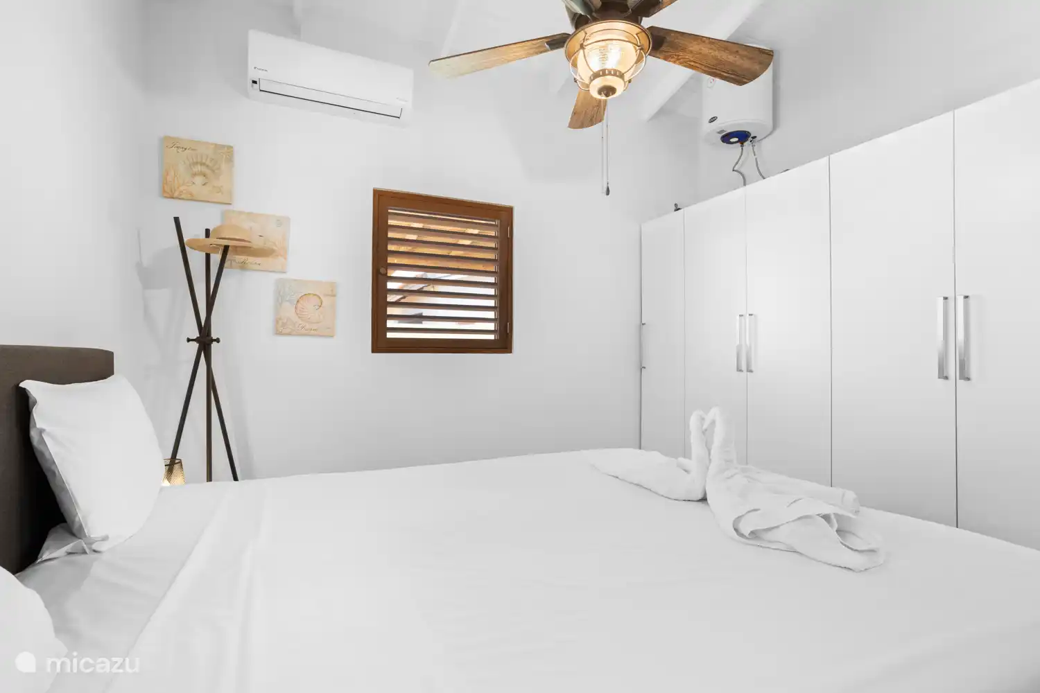 Kas Sinku - Sunrentals Bonaire second bedroom with air conditioning and ceiling fan 2