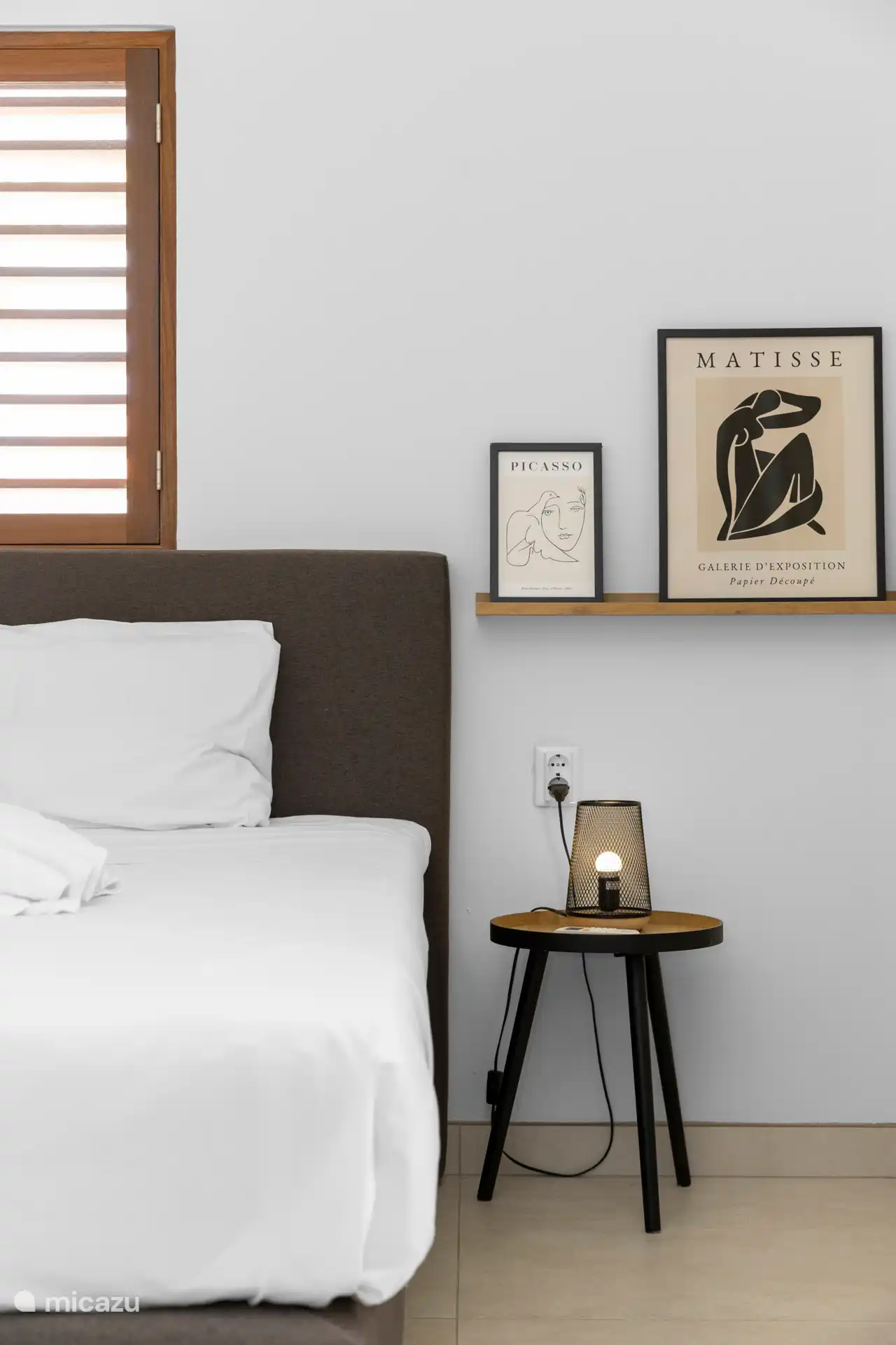 Kas Sinku - Sunrentals Bonaire close up of bed and decoration