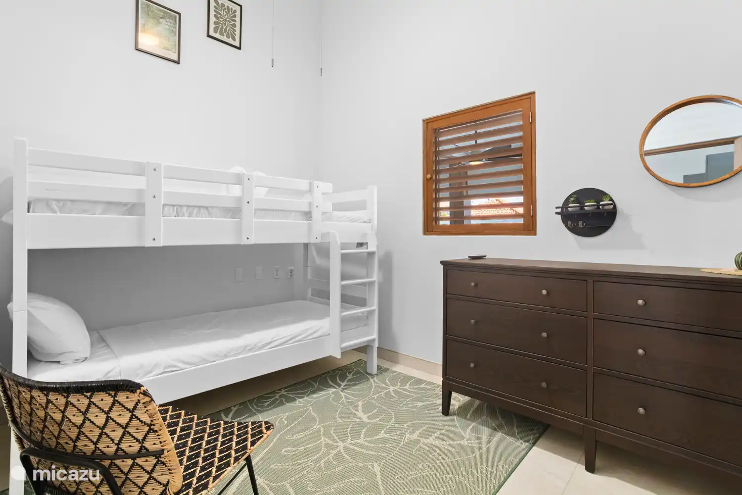 Kas Sinku - Sunrentals Bonaire third bedroom with loft bed and air conditioning. Mattress of 180x90cm.